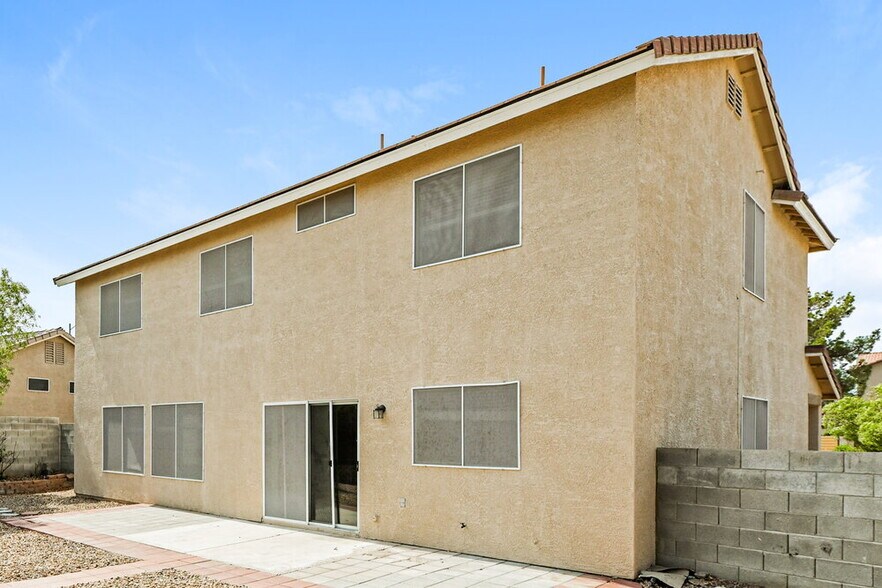 Building Photo - 1096 Pincay Dr