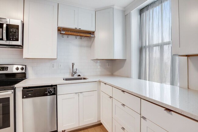 Building Photo - 1451 Park Rd NW