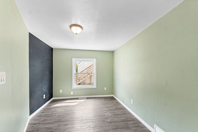 Building Photo - 163 Plummer Ave