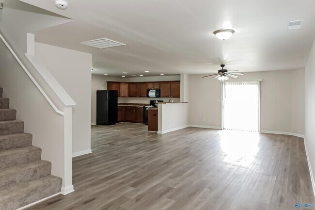 Building Photo - 120 Darrow Creek Dr