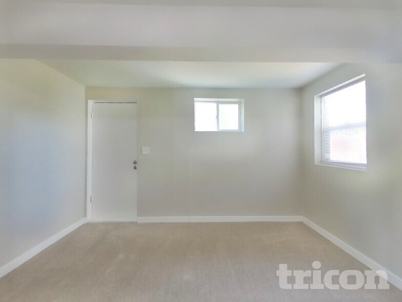 Building Photo - 627 Pierce St