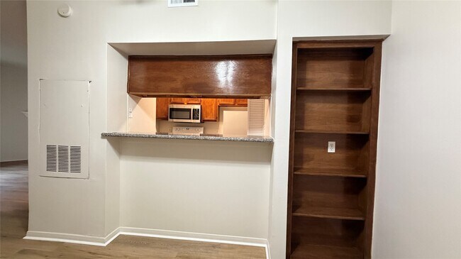 Building Photo - 6500 Harbor Town Dr