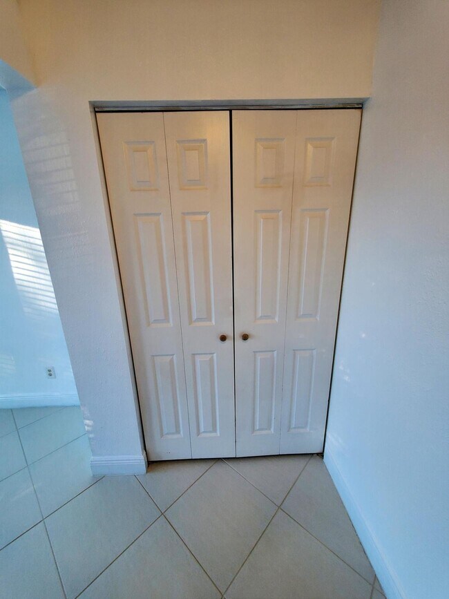 Building Photo - 2319 N Congress Ave