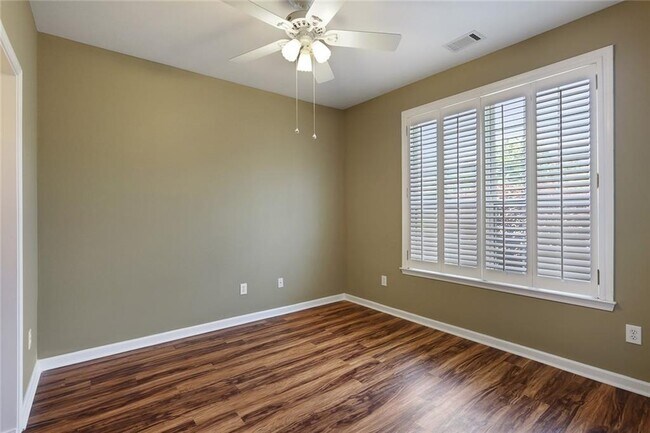 Building Photo - 1550 Argonne Ln