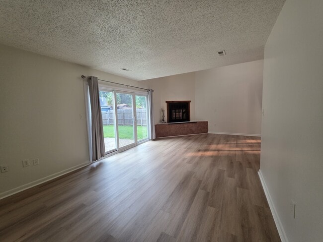 Building Photo - 4080 Sherman Oaks Ave