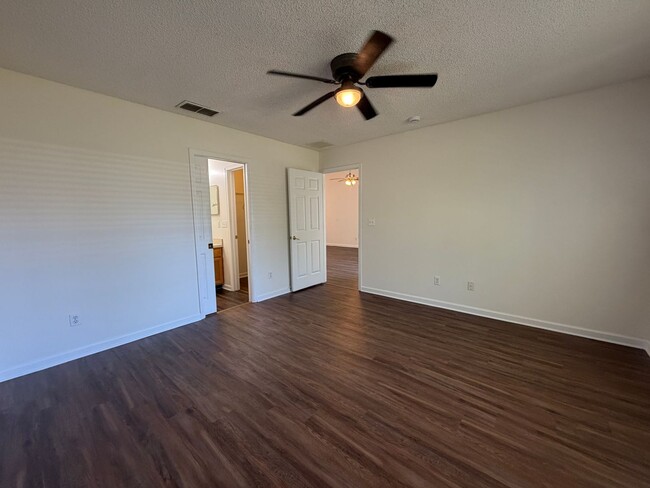 Building Photo - Comfort, Convenience & a Fresh Start in Palm Coast!