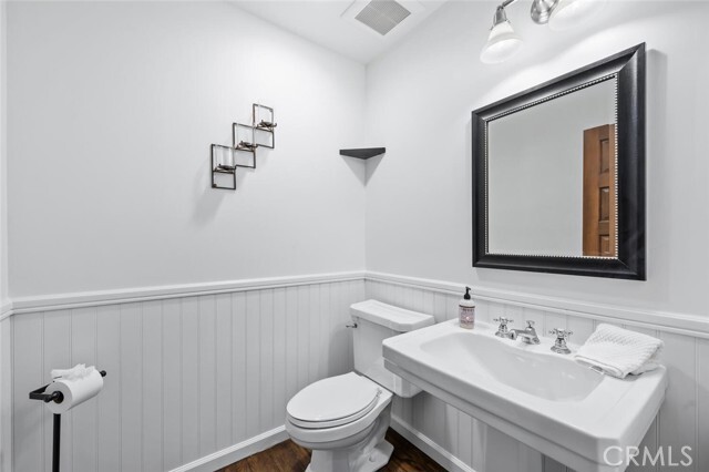 Building Photo - 1020 Skyline Dr