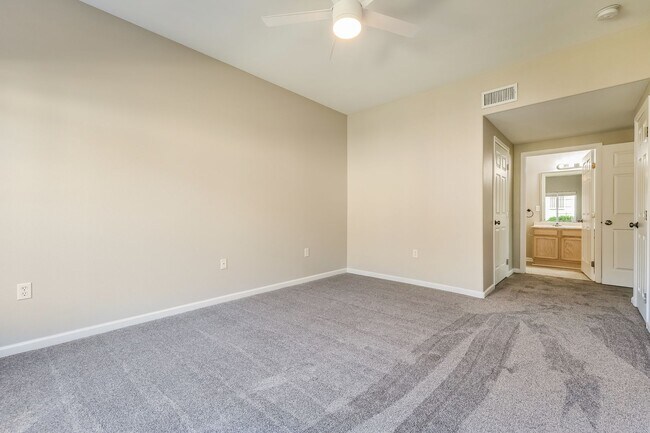 Building Photo - SW Littleton 3BR / 2BA Ground-Level Condo with Park Views!