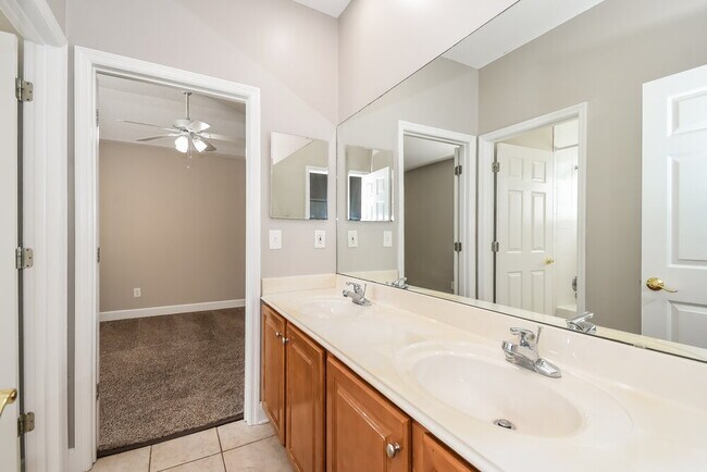 Building Photo - 10973 Hickory Trace Ln