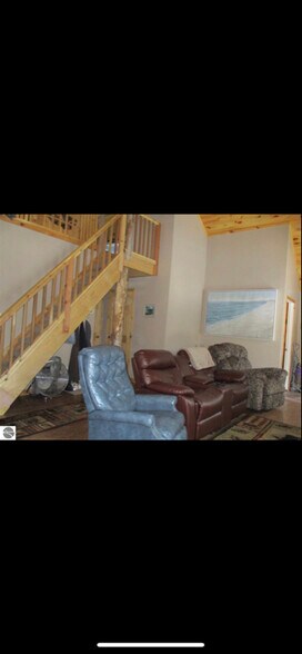 Building Photo - 1038 Wintergreen St