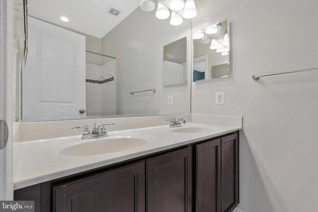 Building Photo - 59 Steeplechase Dr