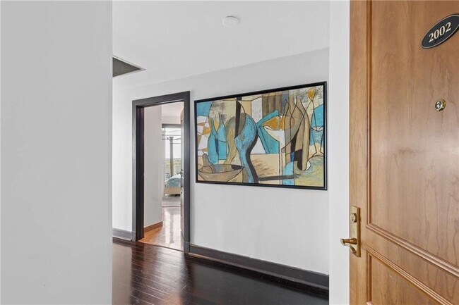 Building Photo - 700 Park Regency Pl NE