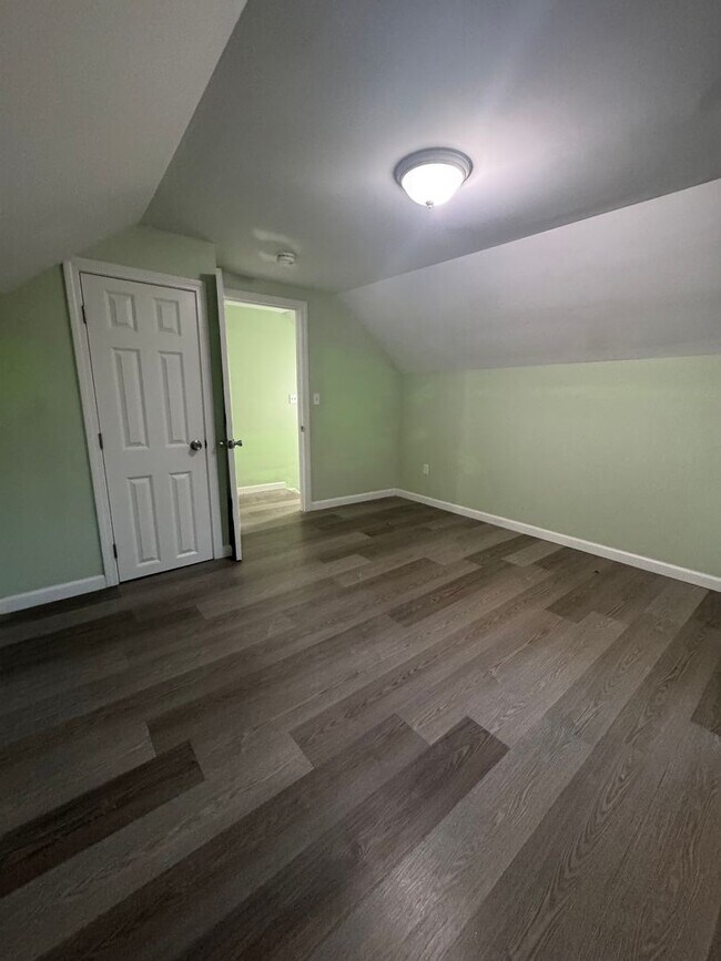 Building Photo - Kenyon Street