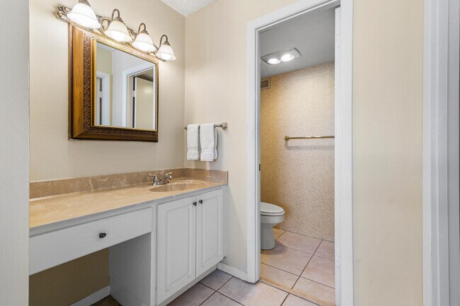 Building Photo - 1236 Hillsboro Mile