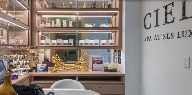 Building Photo - 801 S Miami Ave