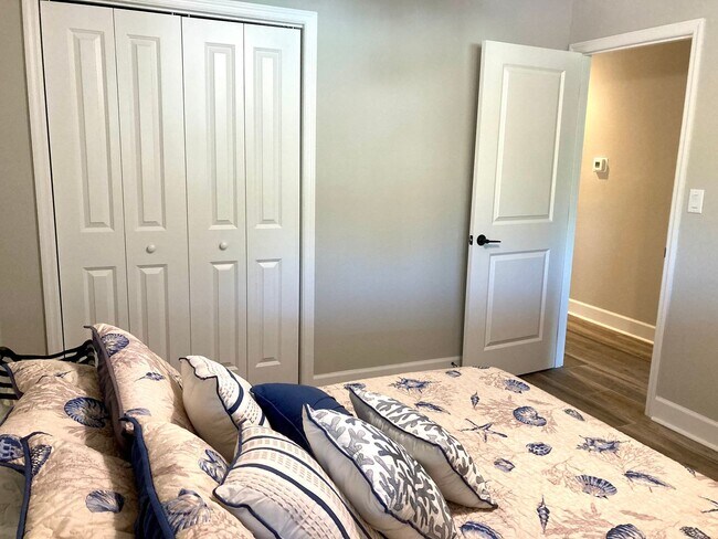 Building Photo - Completely remodeled waterfront condo!