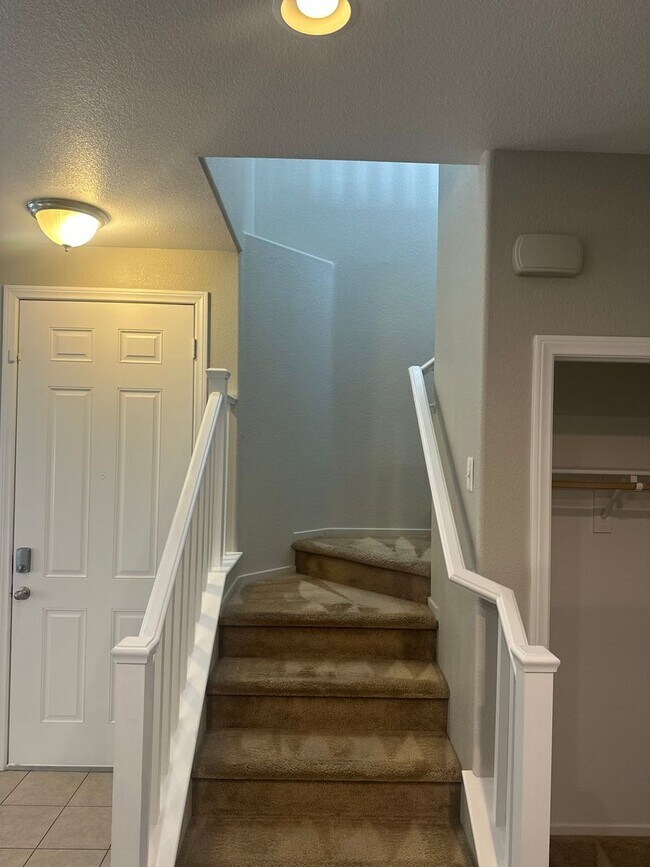 Building Photo - Henderson!!! Community: Cadence!! 4 Bedrooms!!! Bed & Full bath downstairs!! Loft/computer area u...