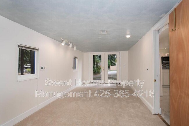Building Photo - 1338 N 152nd St