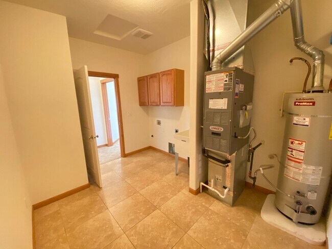 Building Photo - 3511 Hovley Ln