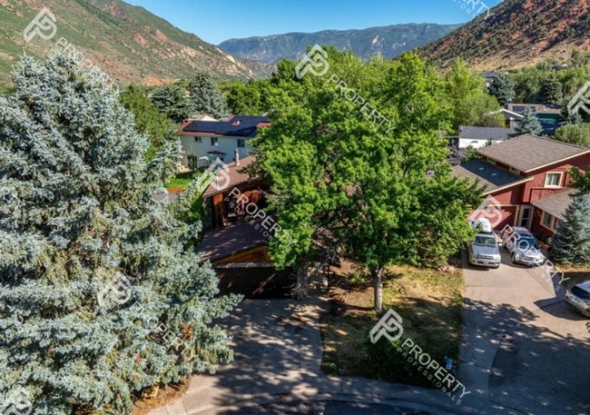 Building Photo - Spacious Home for Rent in Glenwood Springs – Great Location, No HOA!