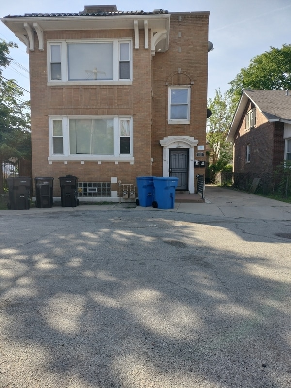 Building Photo - 2525 E 72nd Pl