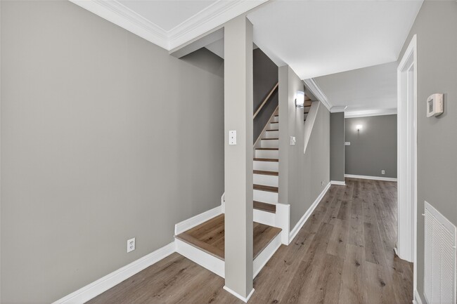 Building Photo - 2109 Lander Ln