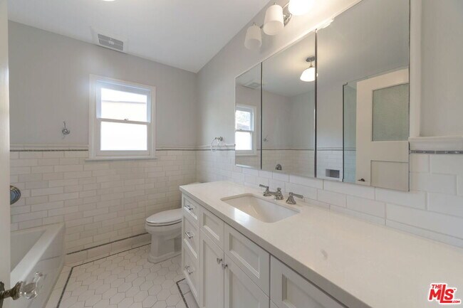 Building Photo - 1349 Meadowbrook Ave