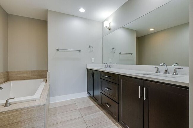 Building Photo - Beautiful build in Cleveland Park (Downtown Nashville)