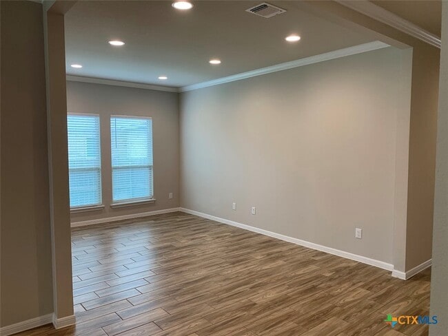 Building Photo - 515 Salt Lick Dr