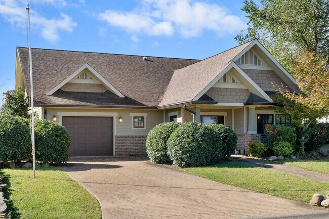 Building Photo - 209 Windmeade Cir