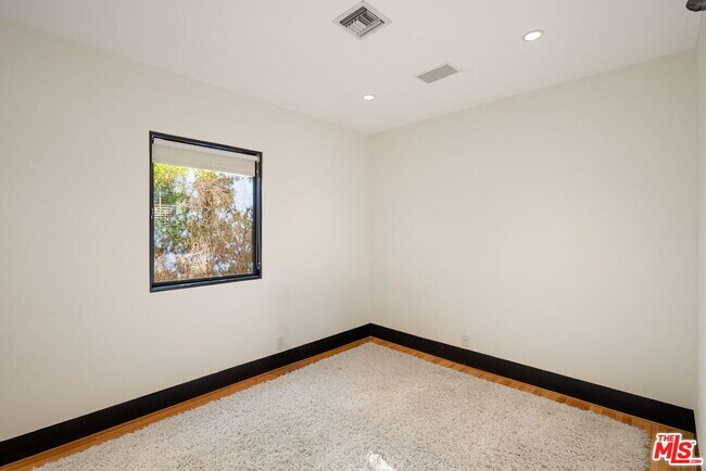 Building Photo - 215 S Anita Ave