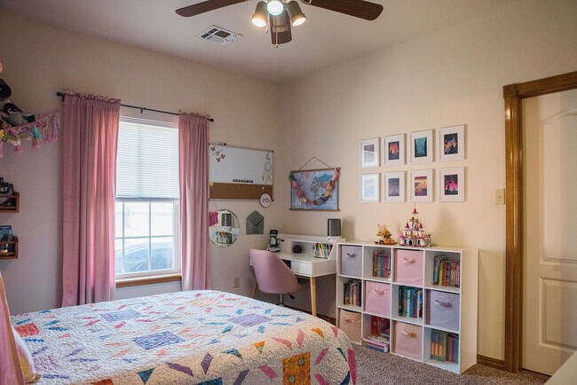Building Photo - 608 Shady Oak
