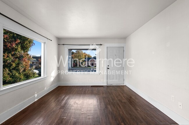 Building Photo - **Half off Full 1st Month's Rent** Beautiful 4-Bedroom Home In The Garland District