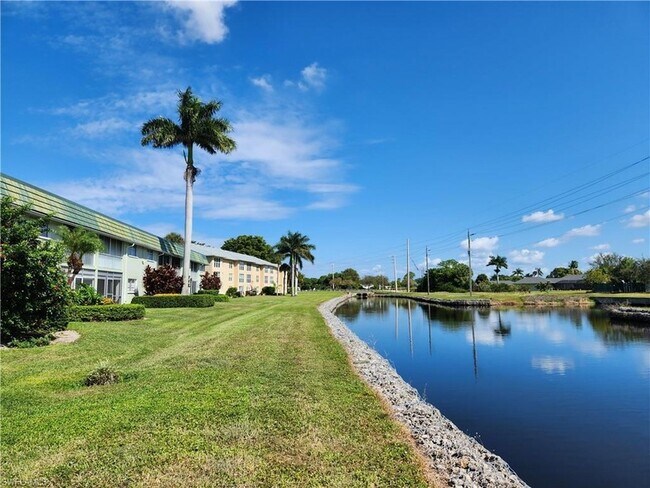 Building Photo - 300 Valley Stream Dr