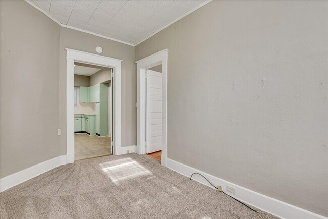 Building Photo - 933 Russell St