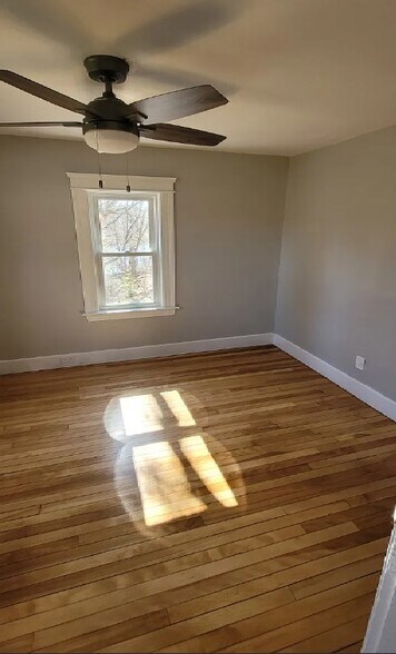 Building Photo - 981 Main St