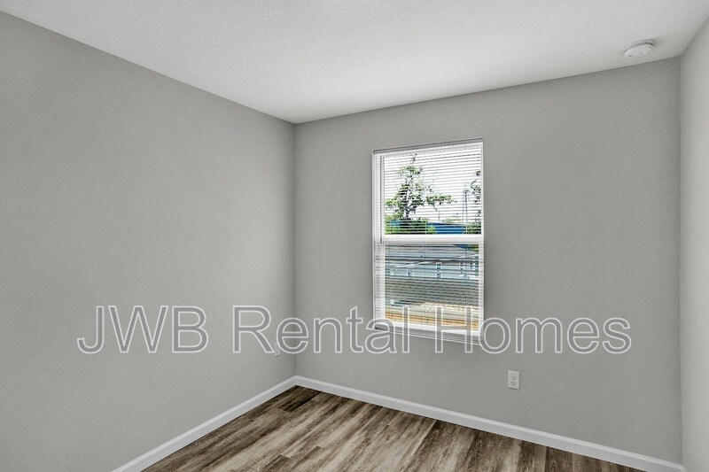 Building Photo - 2134 Clemente Dr