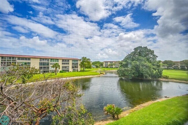 Building Photo - 3005 Portofino Isle