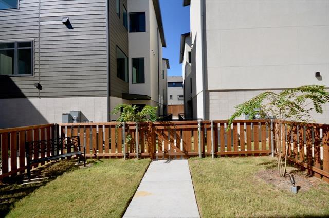 Building Photo - 2111 Bennett Ave