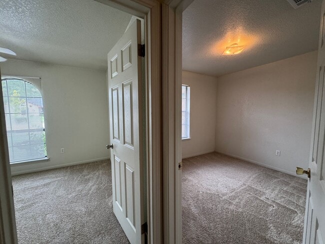 Building Photo - 208 W Blancas Dr