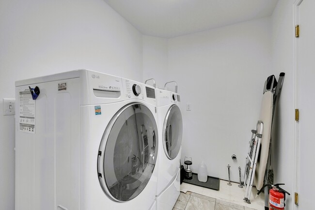 Building Photo - 28384 Kinnikinick Rd