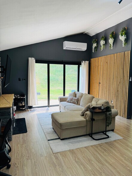 Building Photo - 24 E Winding Hill Rd