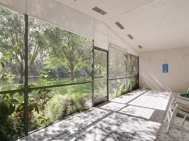 Building Photo - 556 Woodgate Cir