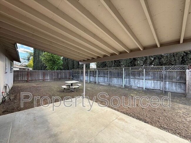 Building Photo - 1708 Applegate Dr