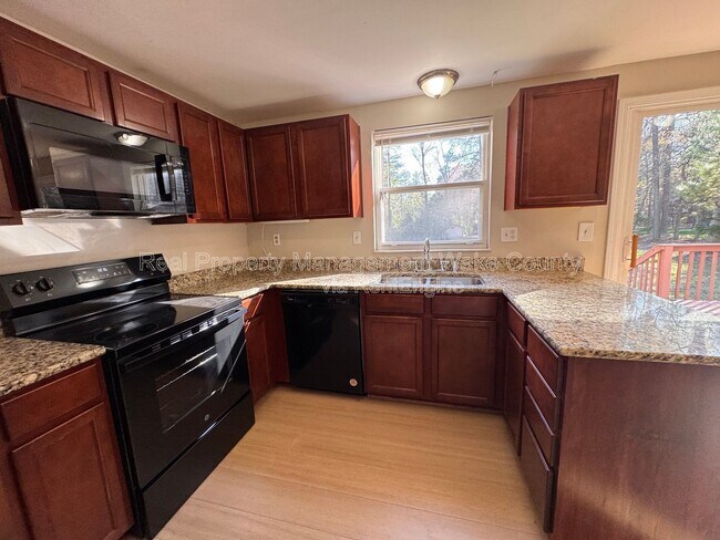 Building Photo - 104 Benedict Ln