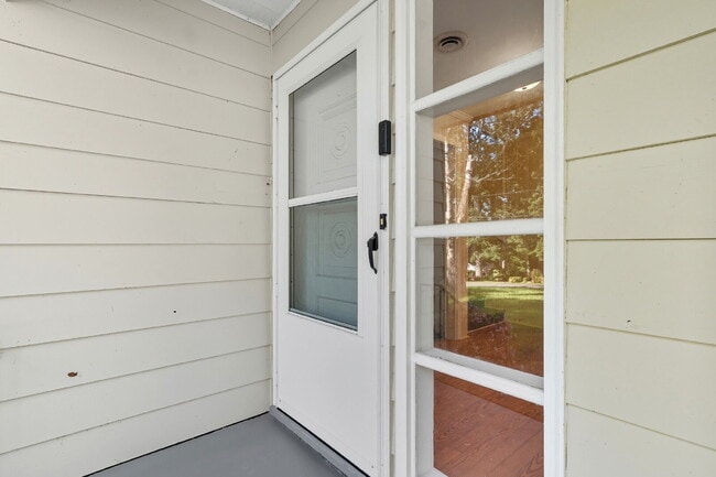 Building Photo - Furnished Room Rental - Pfafftown