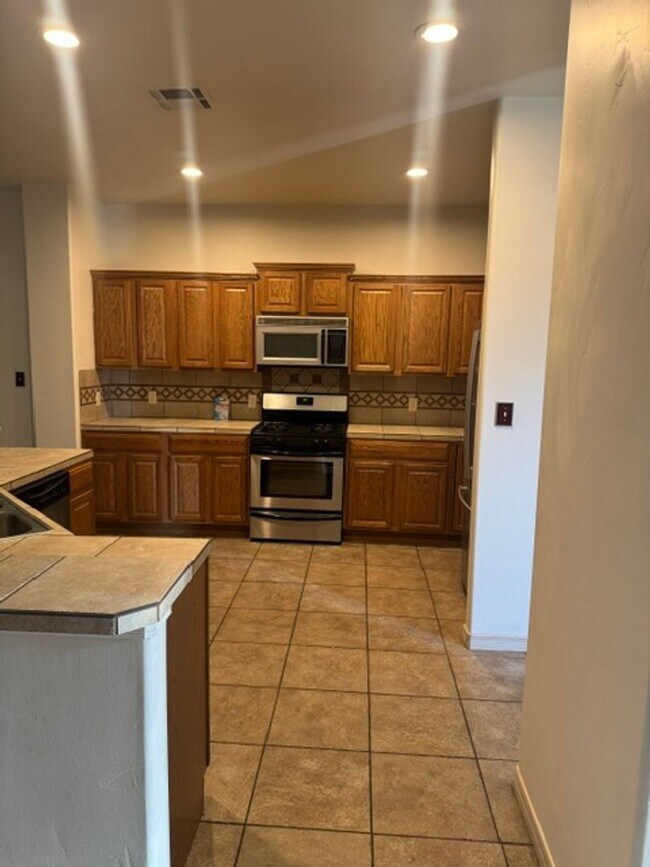 Building Photo - Three Bedroom, 2 Bath Home For Rent