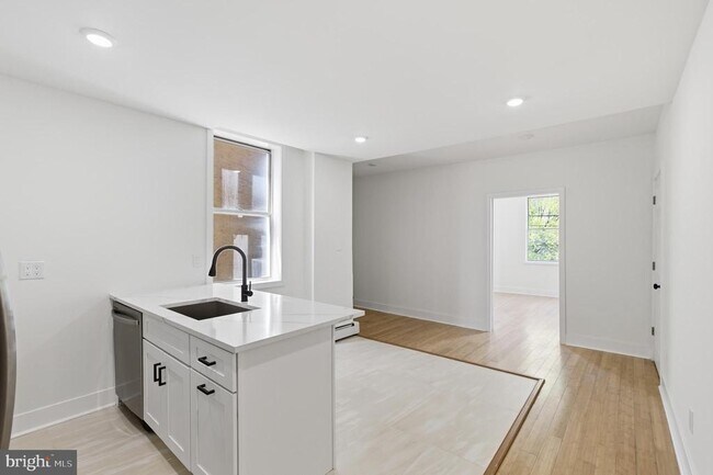 Building Photo - 5939 Drexel Rd