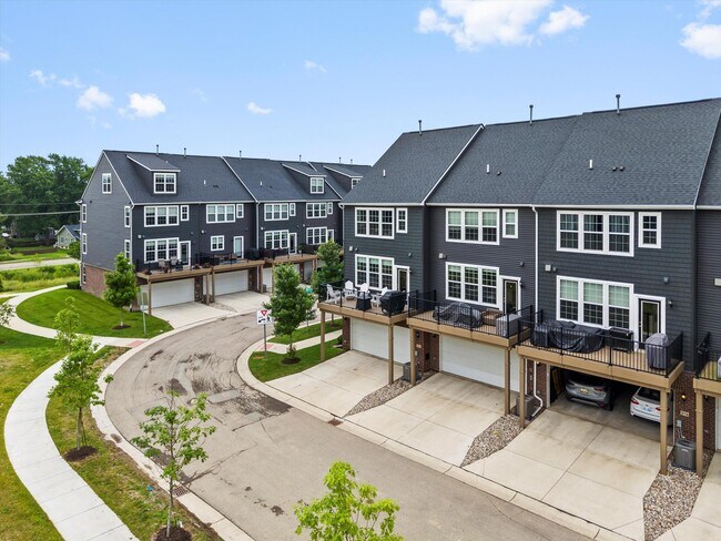 Building Photo - 202 N Sydney Ct