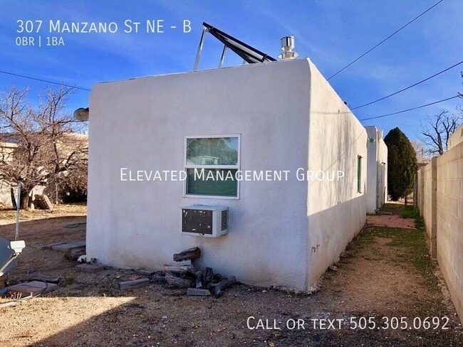 Building Photo - 307 Manzano St NE